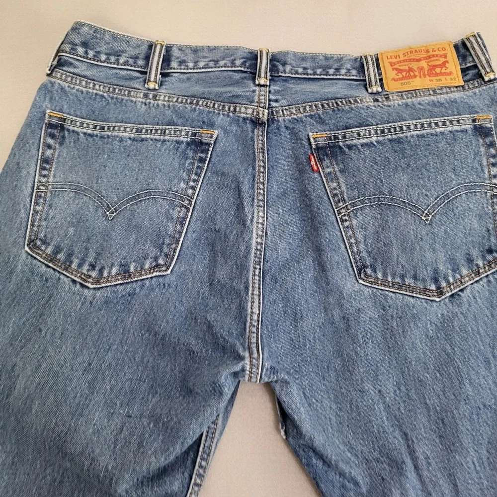 Levi's 505 Denim Blue Jeans Medium Wash Straight Leg Men's 38 X 32
